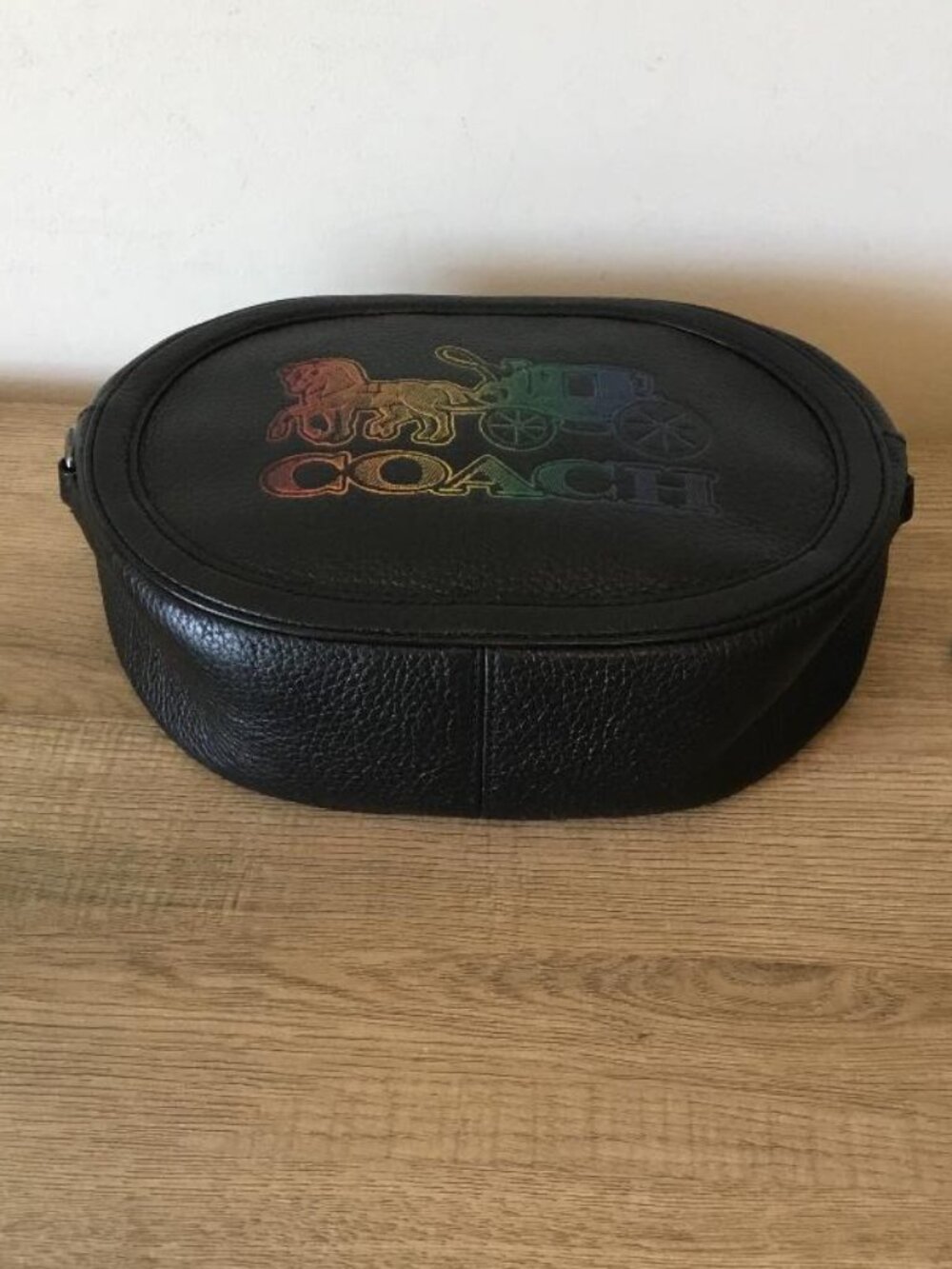 Coach Black Pebbled Leather Camera Bag With Multicolored Horse & Carriage Logo - Picture 3 of 6